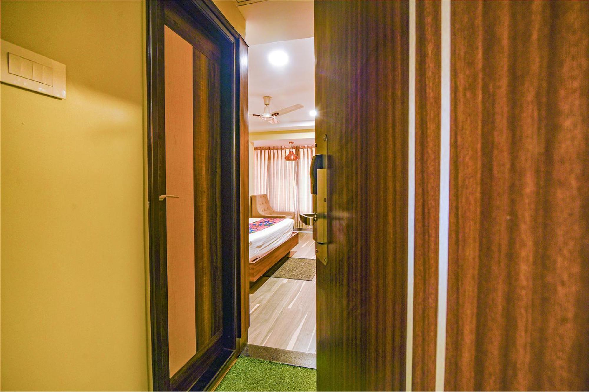 Fabhotel Phoenix Resorts - Nr M Chinnaswamy Stadium バンガロール エクステリア 写真