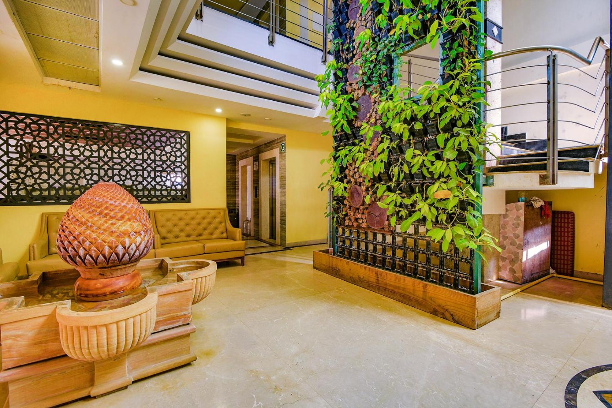 Fabhotel Phoenix Resorts - Nr M Chinnaswamy Stadium バンガロール エクステリア 写真