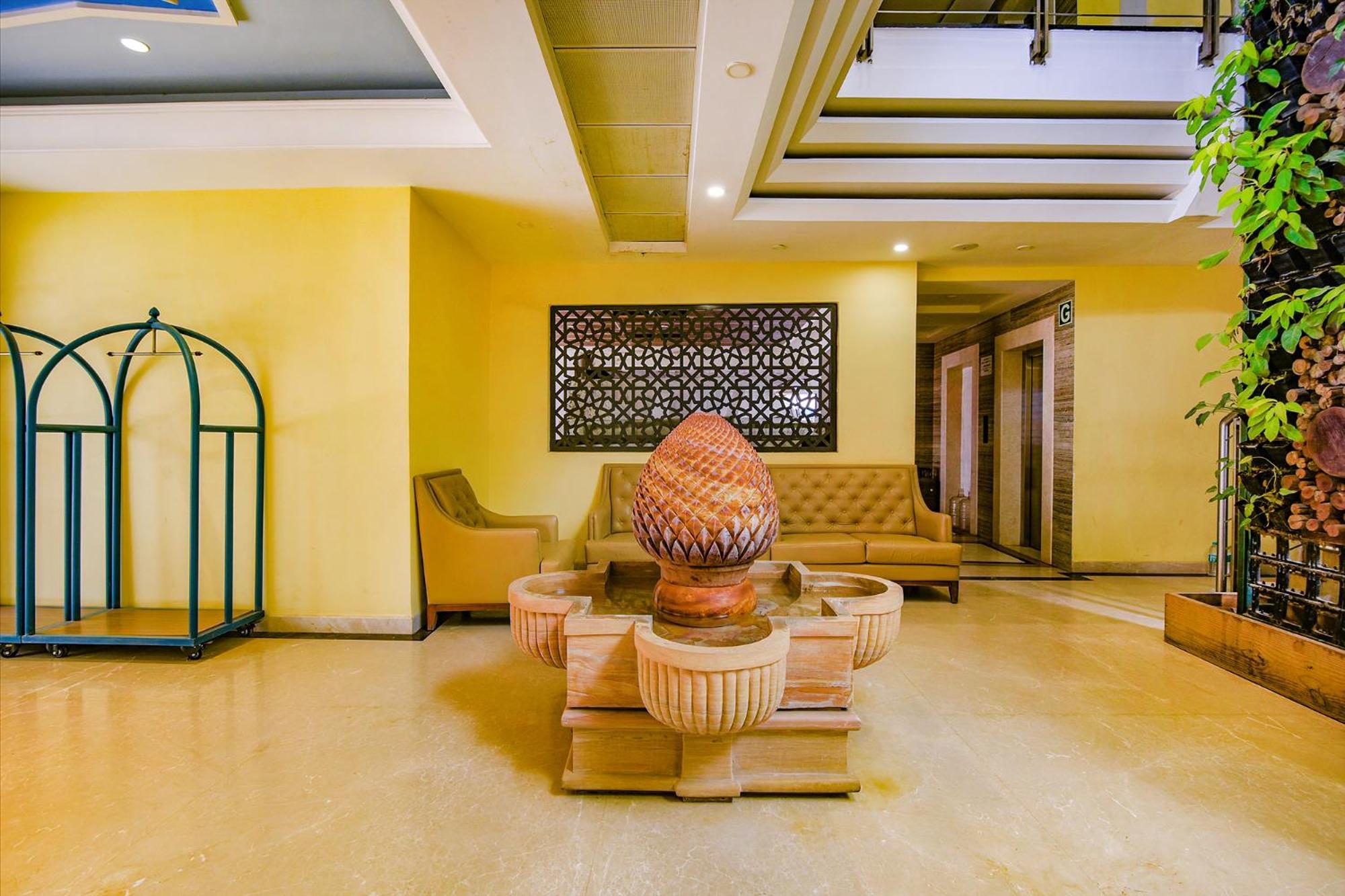Fabhotel Phoenix Resorts - Nr M Chinnaswamy Stadium バンガロール エクステリア 写真