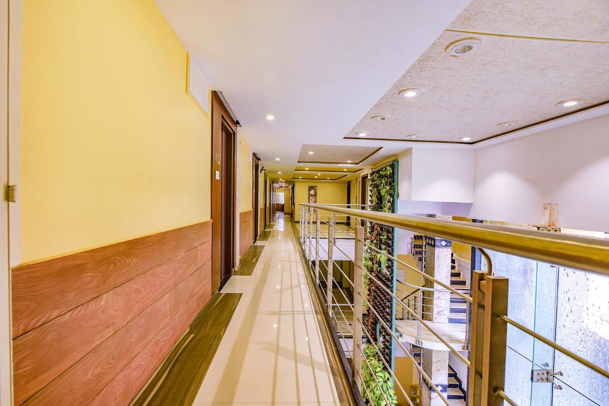 Fabhotel Phoenix Resorts - Nr M Chinnaswamy Stadium バンガロール エクステリア 写真