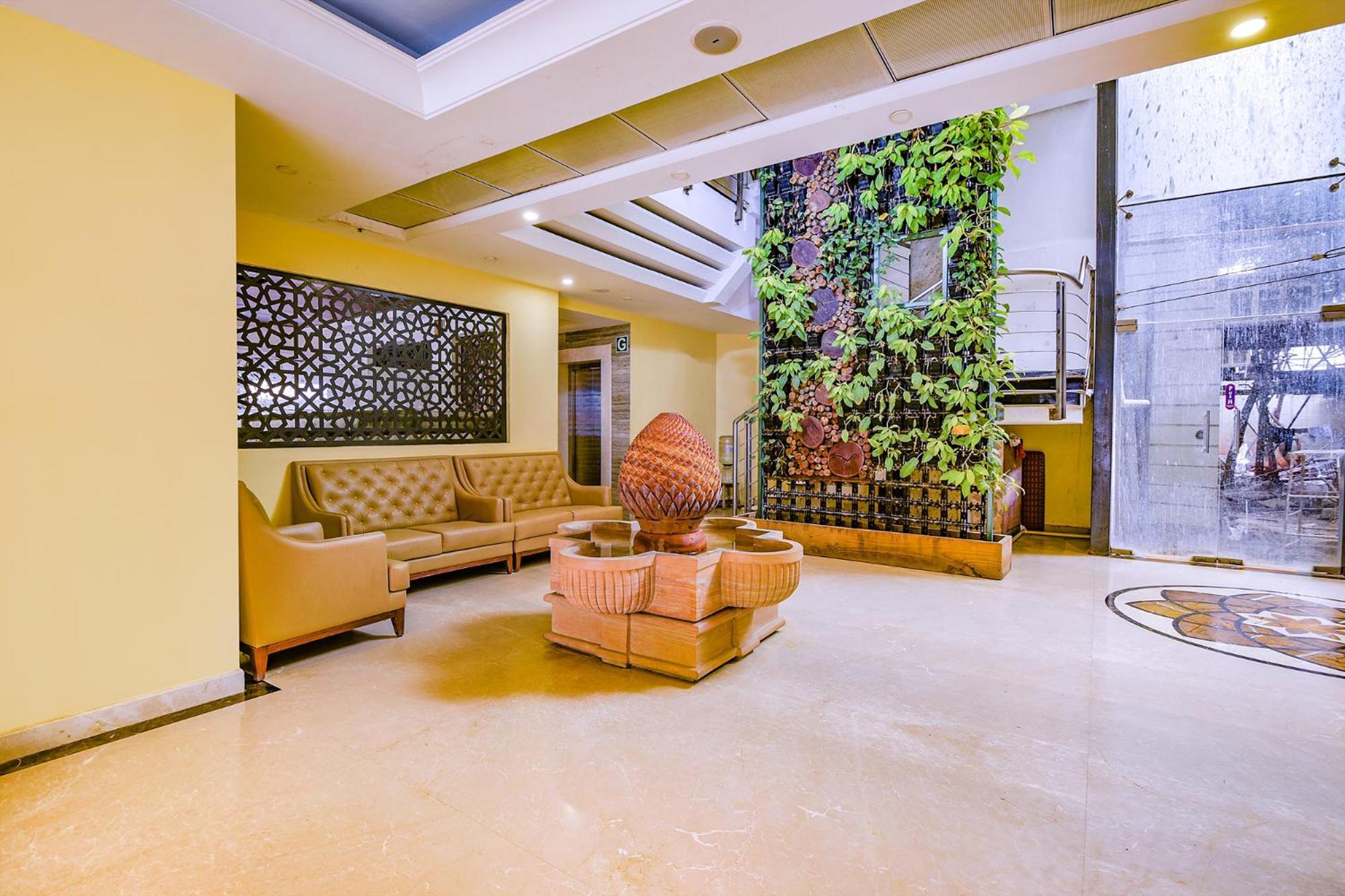 Fabhotel Phoenix Resorts - Nr M Chinnaswamy Stadium バンガロール エクステリア 写真