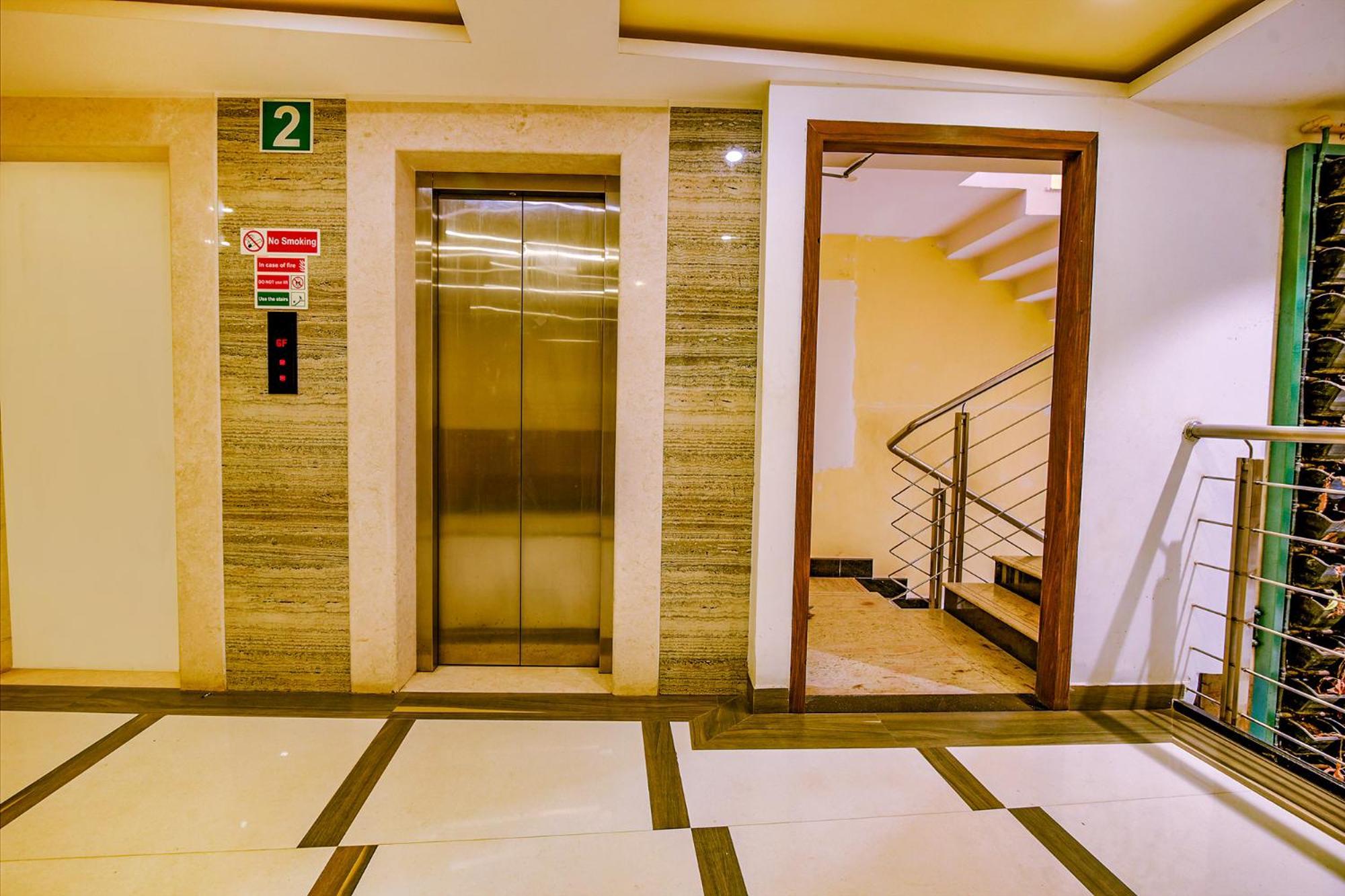 Fabhotel Phoenix Resorts - Nr M Chinnaswamy Stadium バンガロール エクステリア 写真