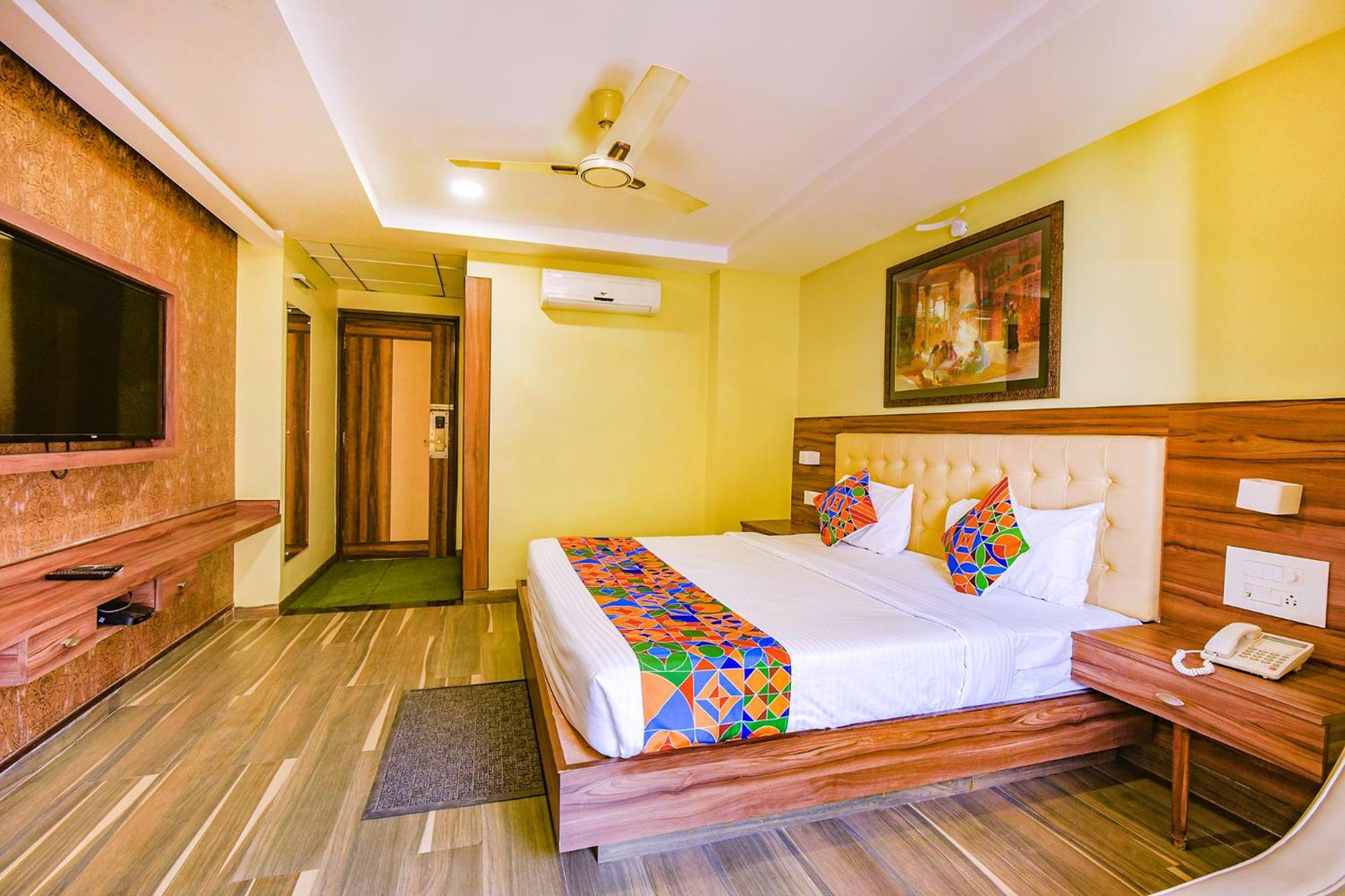 Fabhotel Phoenix Resorts - Nr M Chinnaswamy Stadium バンガロール エクステリア 写真