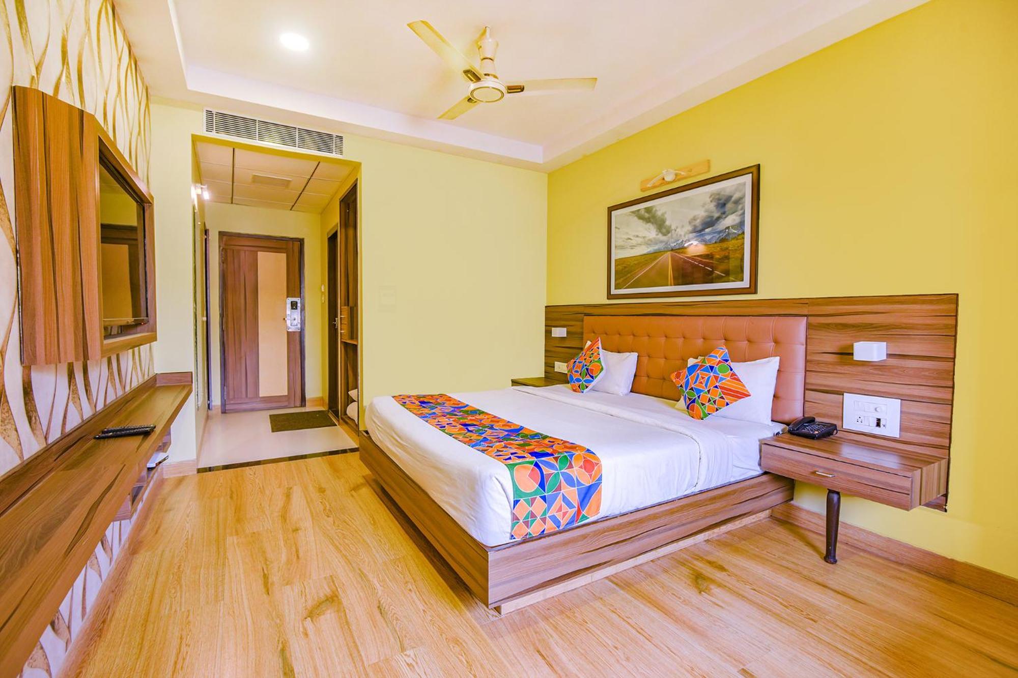 Fabhotel Phoenix Resorts - Nr M Chinnaswamy Stadium バンガロール エクステリア 写真