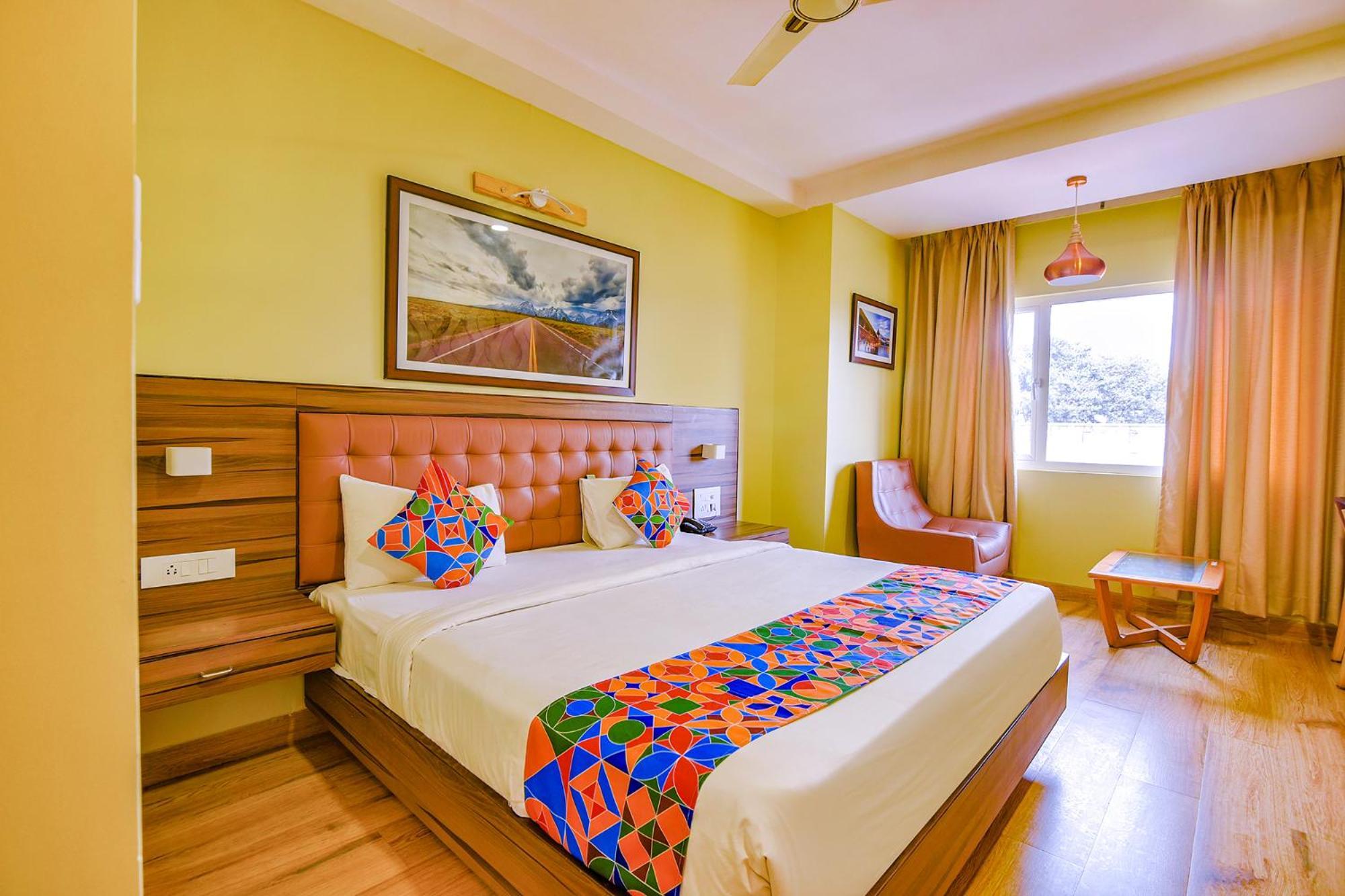 Fabhotel Phoenix Resorts - Nr M Chinnaswamy Stadium バンガロール エクステリア 写真